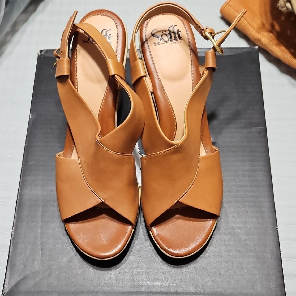 Sofft Women's Tan Leather Sandals